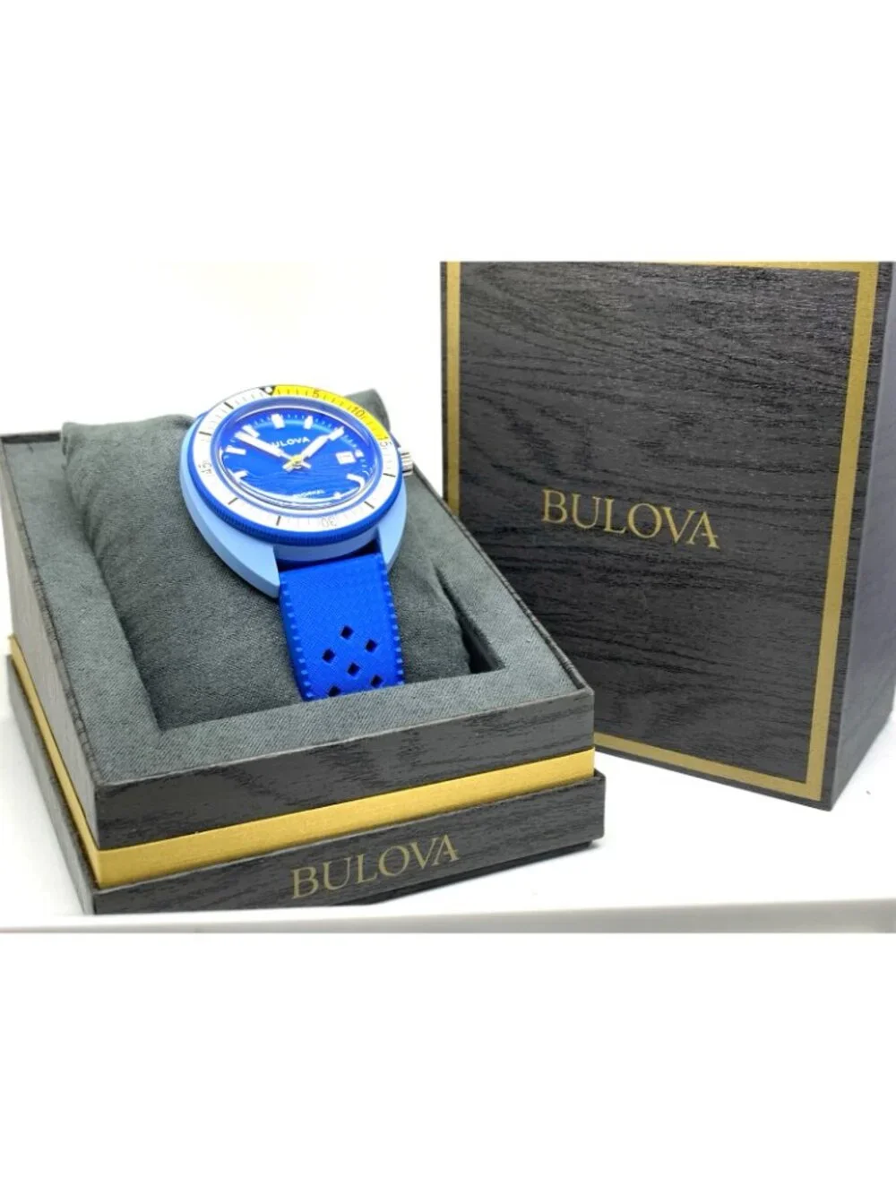 Bulova Men's Watch 98B445 Snorkel Blue Tang Fish Quartz Rubber Strap 41mm